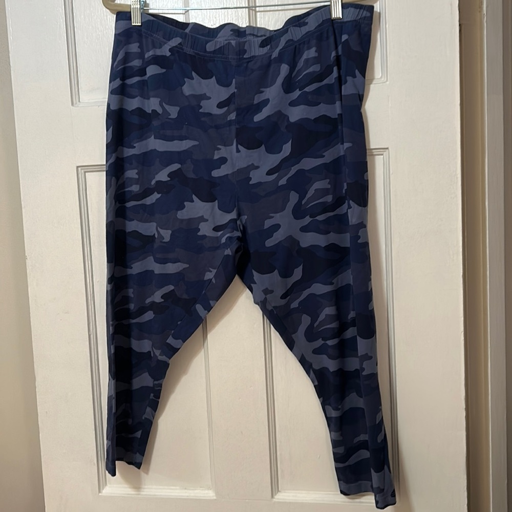 Old Navy blue camo capri leggings size 3X